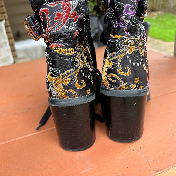 Diba floral ankle boots 3” combat boots buckle zipper sides. Black multi Color - Picture 6 of 7